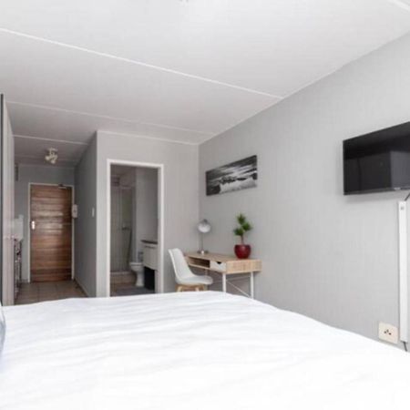 Leas Furnished Apartments - Capital Hill Pretoria Exterior photo