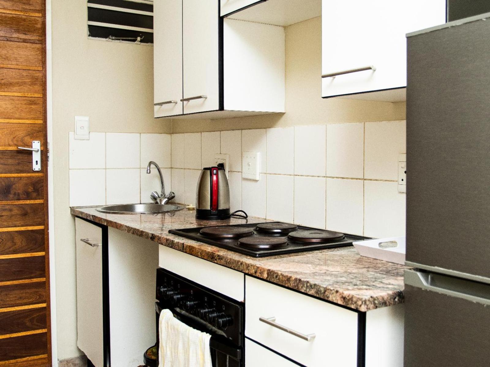 Leas Furnished Apartments - Capital Hill Pretoria Room photo